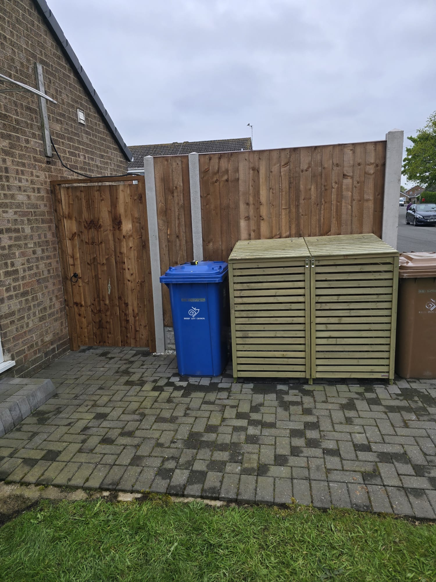 Fenced rear garden with storage